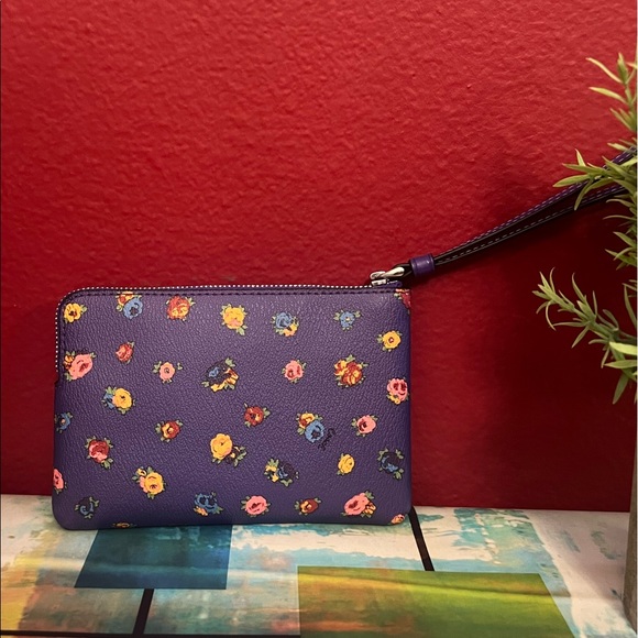 Coach NWT Corner Zip Purple Wristlet With Mini Vintage Rose Print 🌹 - Picture 2 of 7